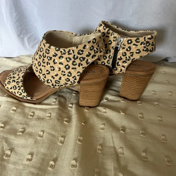 TOMS Majorca Cutout Leopard Print Women's Sandals - Picture 4 of 5